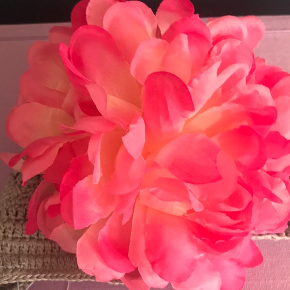 NWT Popatu Knit Hat With Silk Flower OS - Picture 2 of 4